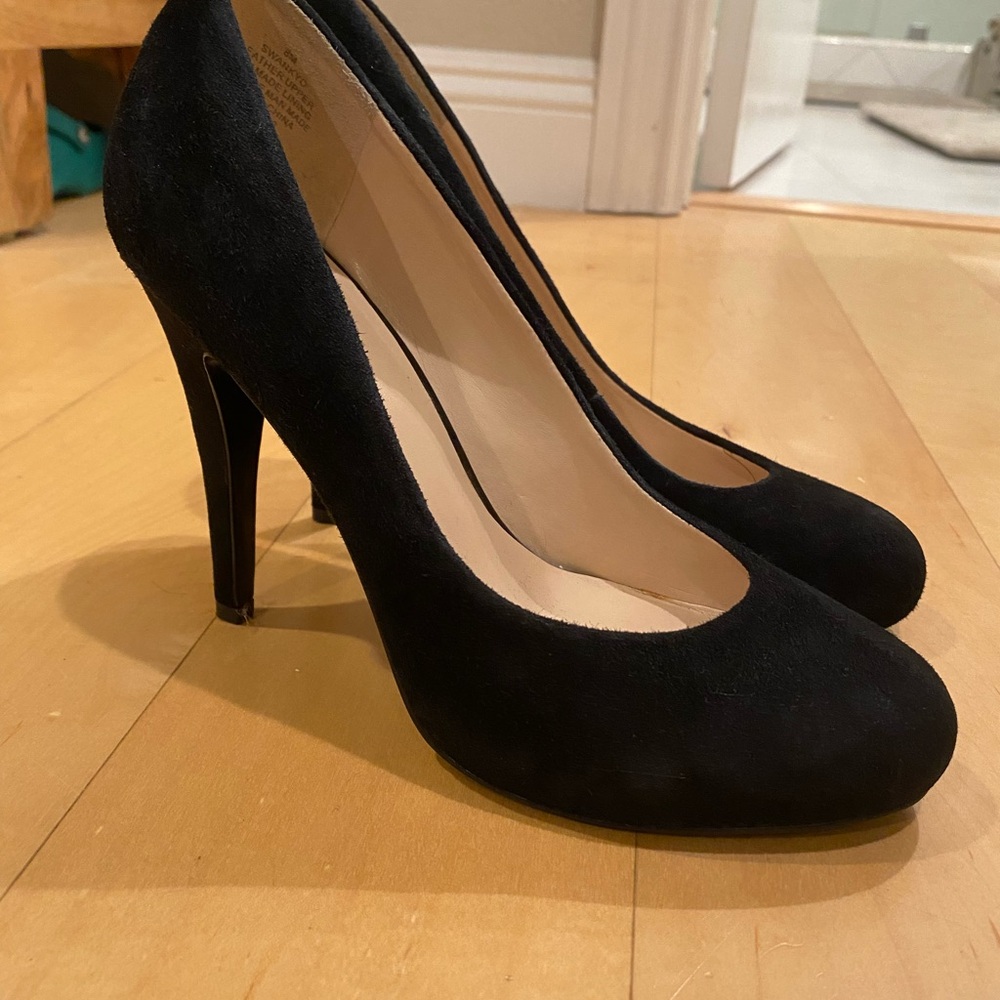 Nine West Round Toe Suede Pumps